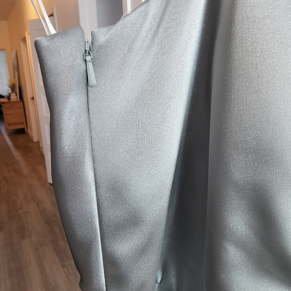 Robe - Picture 6 of 7